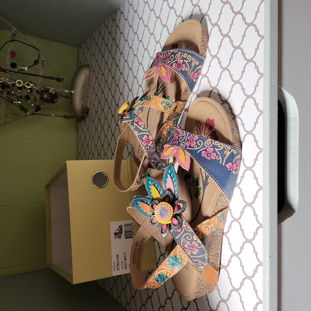L'Artiste by Spring Step Ladies sandal size 9